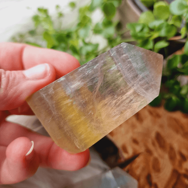 Gummy Fluorite Point 100g