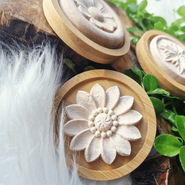 Diffuser disc with flower pattern 