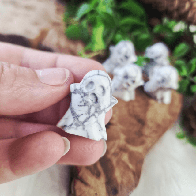 Howlite mini ghost 
