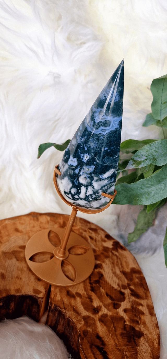 Moss Agate Tear drop on stand 225g