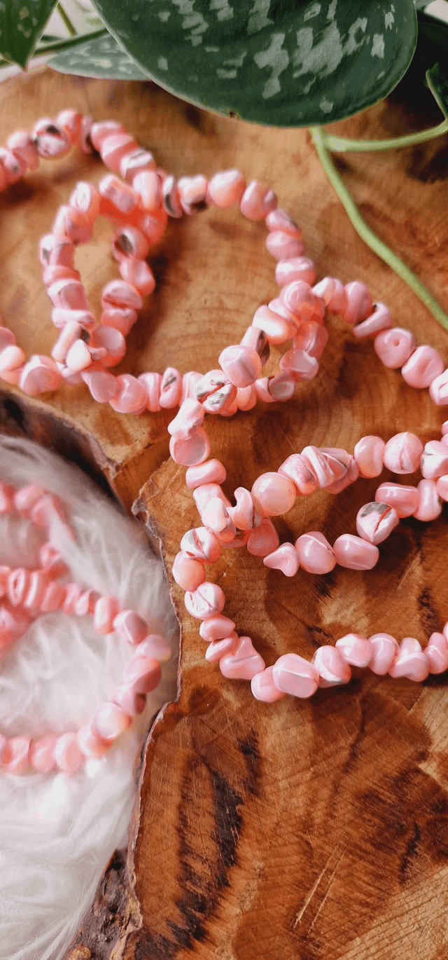 Freshwater Shell Freeform Bracelet (Dyed Pink)