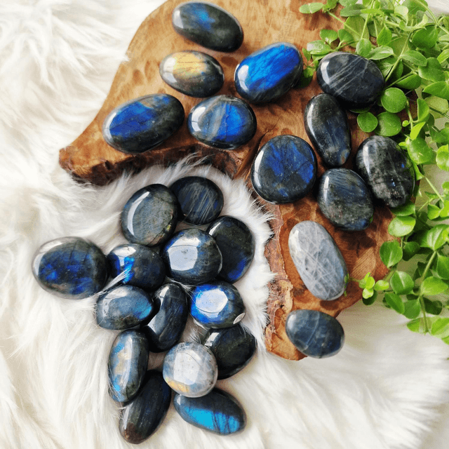 Labradorite small palm 