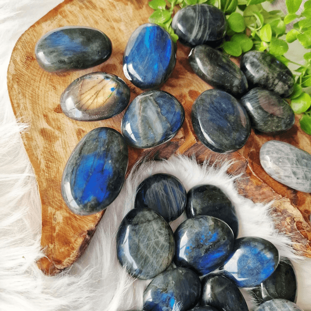Labradorite small palm 