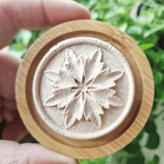Diffuser disc with flower pattern 