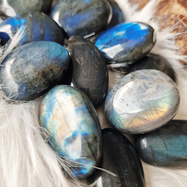 Labradorite small palm 