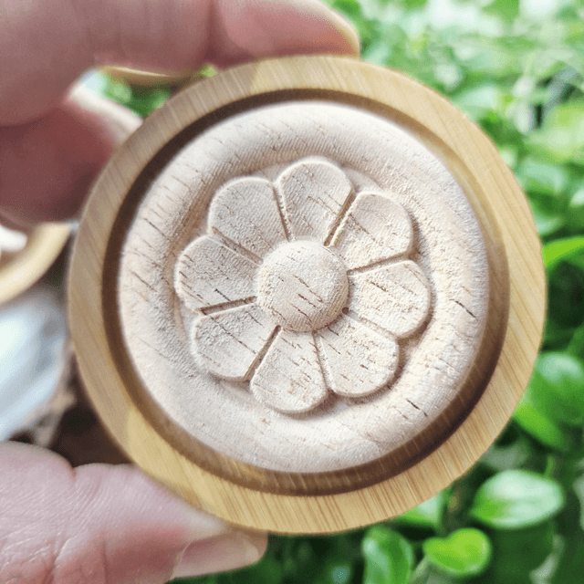 Diffuser disc with flower pattern 
