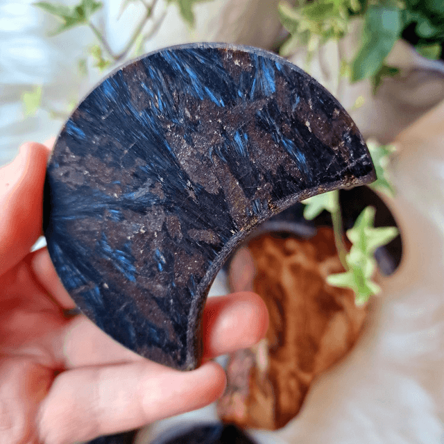 Astrophyllite moon