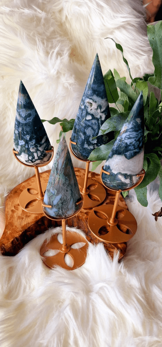 Moss Agate Tear drop on stand 225g