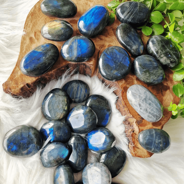 Labradorite small palm 